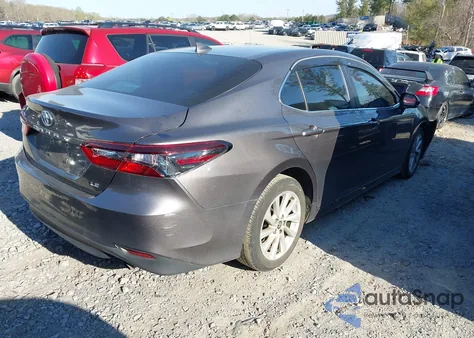 2024 Toyota Camry Le z USA, uszkodzony, nr VIN 4T1C11AK3RU847743